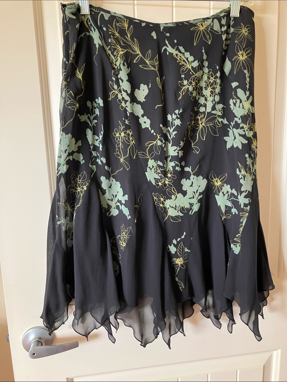 Vintage silk floral midi skirt in muted green sage print size M